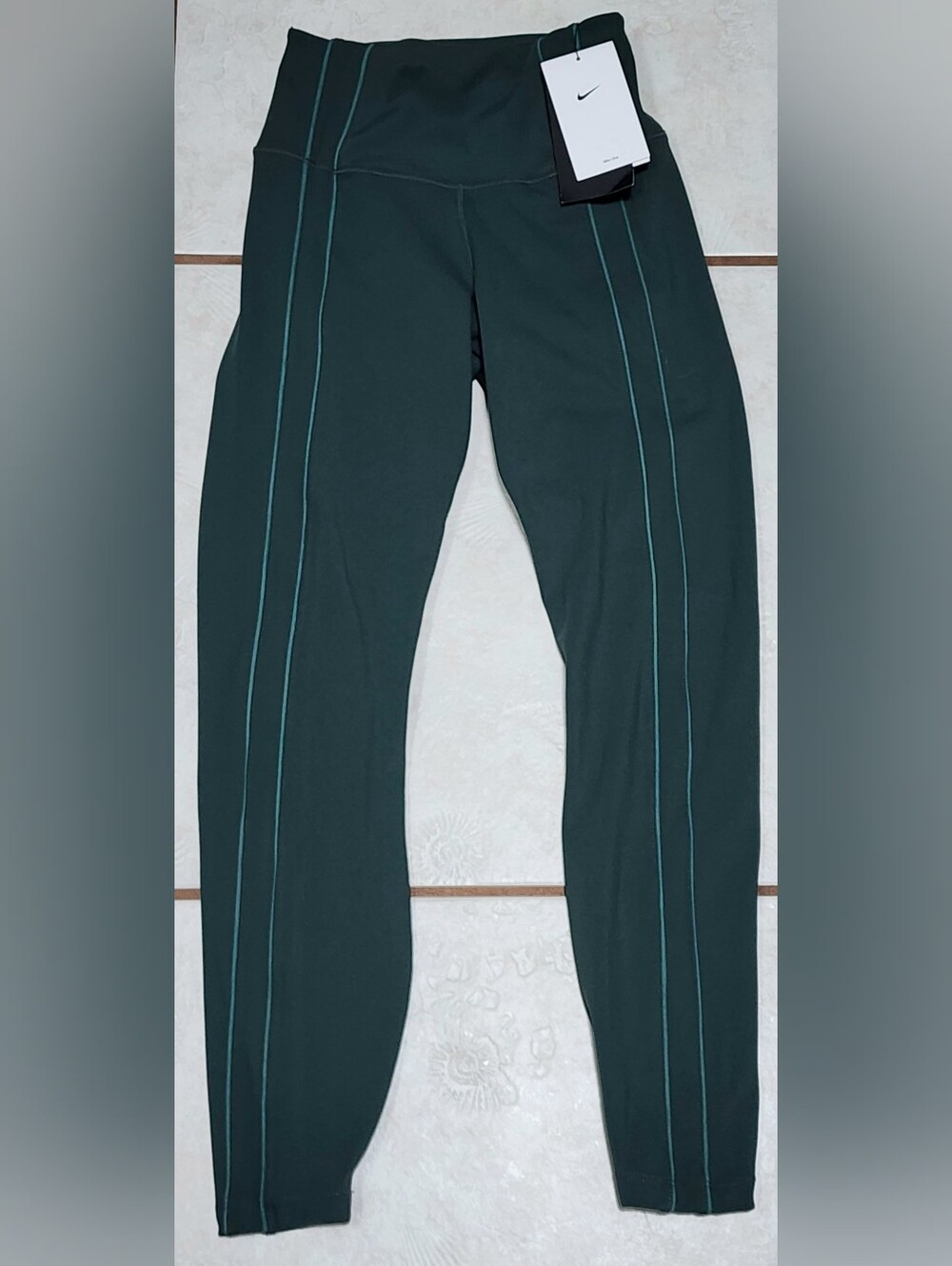 NWT Size XS Nike Performance Leggings - dark green